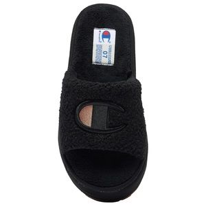 Champion Plush Slipper Size 7 Woman’s